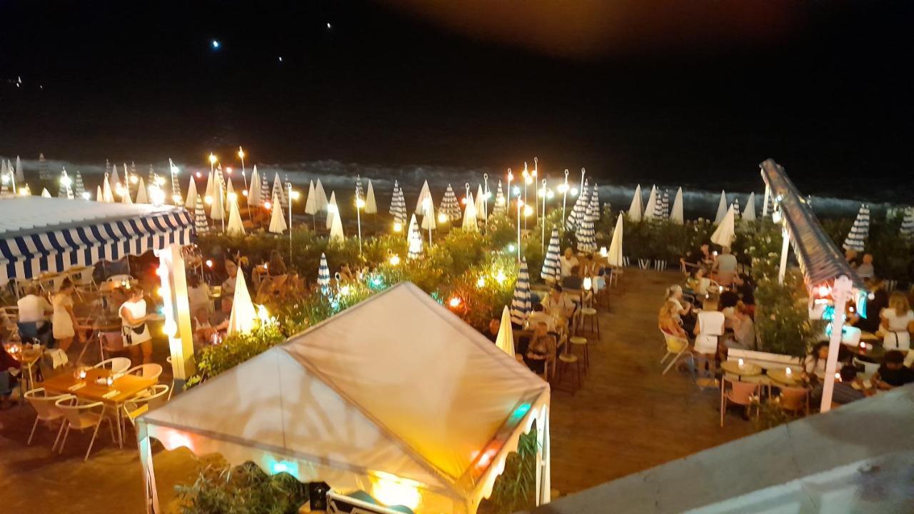 Nice Beau 2 Pieces Atypique-Original 200 M Mer, Promenade Des Anglais, Negresco Extérieur photo